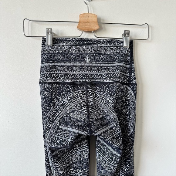 LULULEMON Wunder Under Hi-Rise Tight (Nulux 28")
Entwined 50 Ice Grey Black - Picture 7 of 13